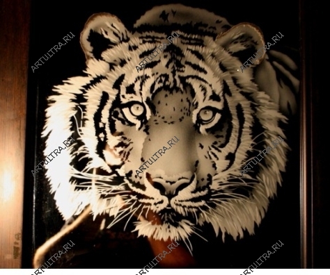 Пескоструйный рисунок на зеркале - тигр