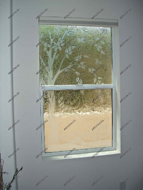 Матированное окно – оптимальный вариант для сохранения приватности в помещении