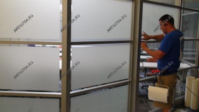 Матирование стекла пленкой - быстрый и бюджетный вариант преобразить стеклянную поверхность