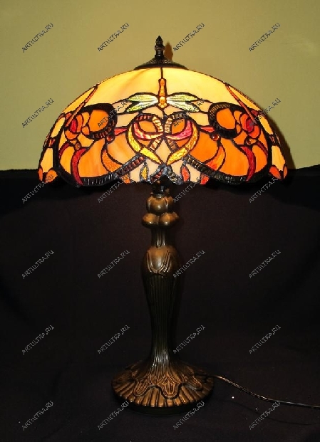 Настольная лампа в стиле Тиффани - богатство красок