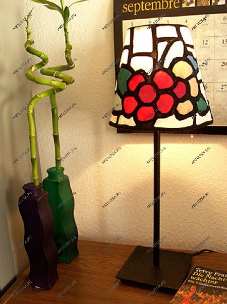 Торшер в стиле Тиффани с обычной энергосберегающей лампой