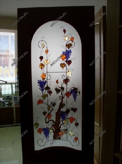 Витражный рисунок на стекле межкомнатной двери