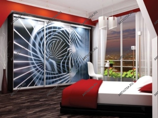 Современный шкаф с пескоструйным декором украсит помещение спальни