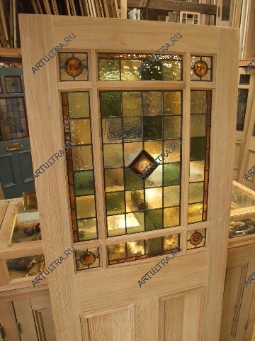 Витражные стеклянные двери в кабинет имеют определенный особенности при уходе за створками в зависимости от используемой техники