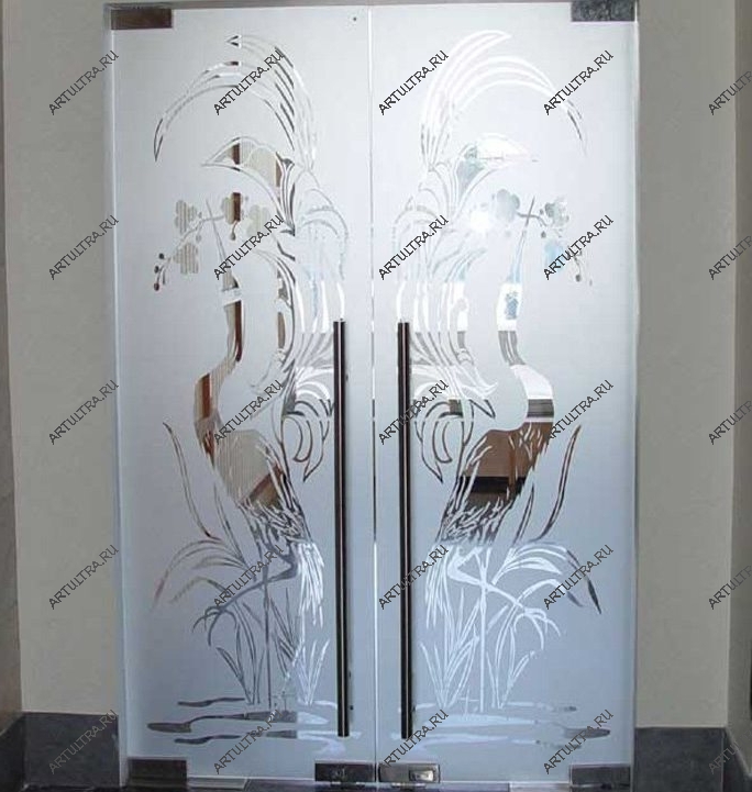 Пример рисунка в пескоструйной обработке на зеркальной двери