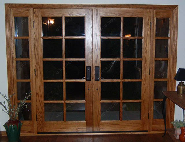 Деревянные двери со стеклом